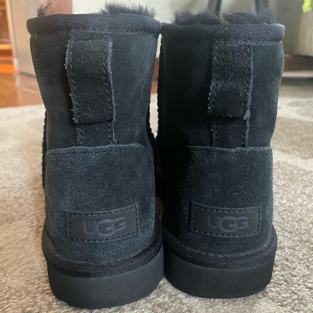Black Ugg Classic Mini size 7!